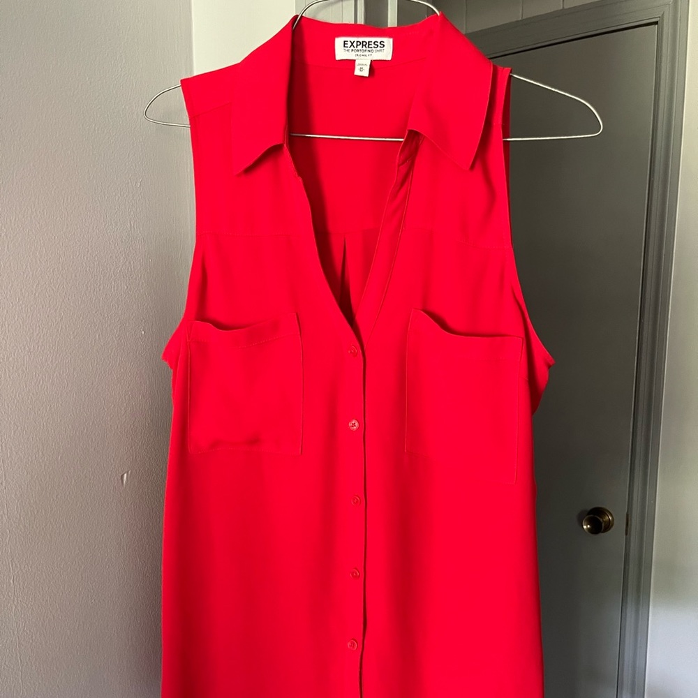 Express The Portofino Shirt Medium Red Pockets Buttons Collar Sleeveless Blouse